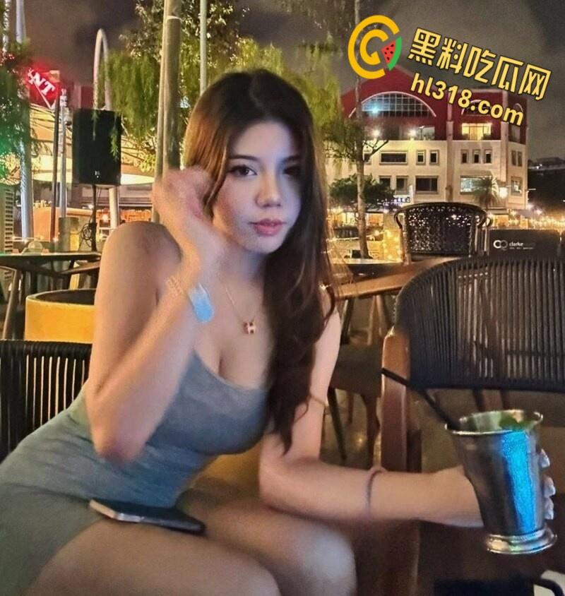 推特大神调教巨乳混血儿,巨乳小母狗自慰发骚,就像一条小母狗翘着屁股等你操,把反差玩的明明白白 !-1