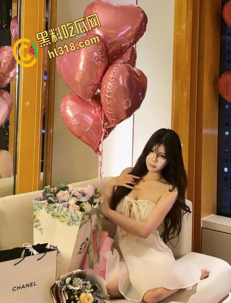 推特大神调教巨乳混血儿,巨乳小母狗自慰发骚,就像一条小母狗翘着屁股等你操,把反差玩的明明白白 !-2